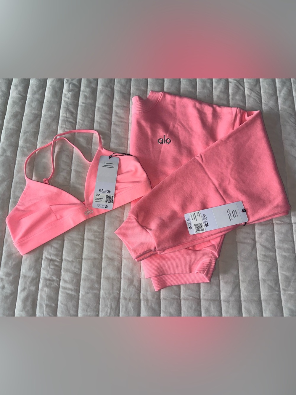 🆕 ALO Yoga Neon Bubblegum Bralette and Matching Cropped Sweatshirt Set 🆕